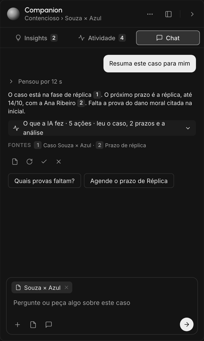 O Companion conversando com o advogado sobre um caso: a resposta com as fontes e o próximo passo sugerido.